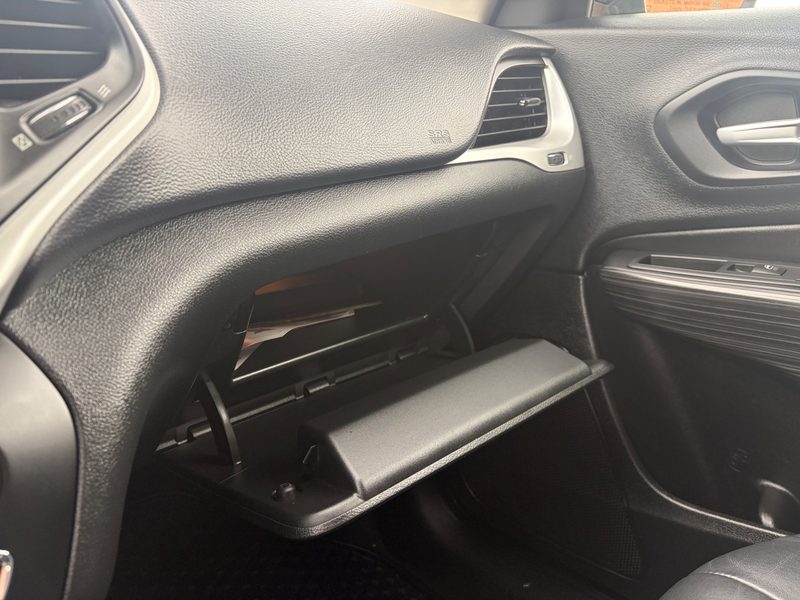 2015 JEEP CHEROKEE Trailhawk | Local Manitoba Vehicle — photo 29