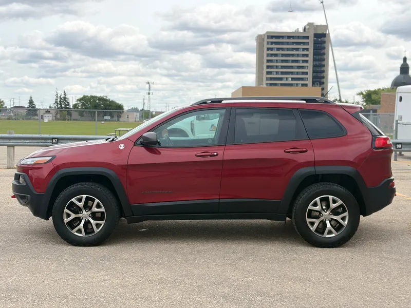 2015 JEEP CHEROKEE Trailhawk | Local Manitoba Vehicle — photo 2