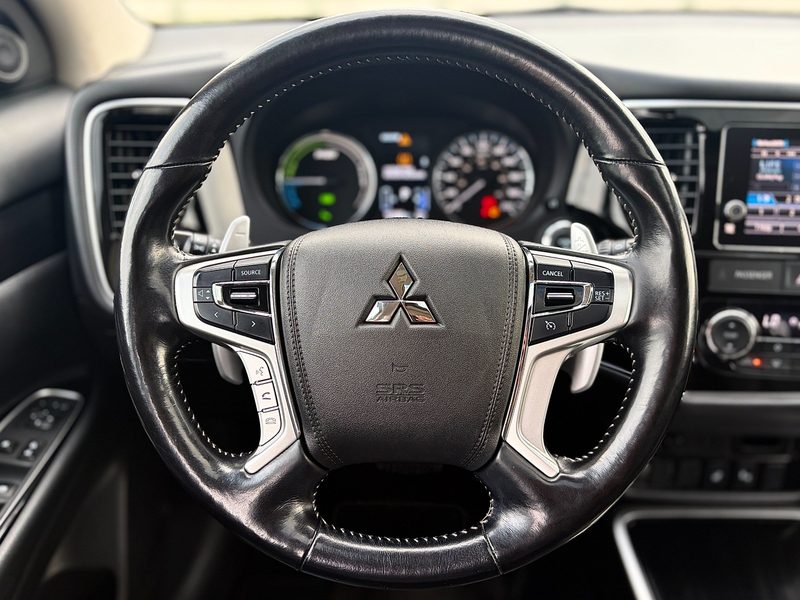 2018 MITSUBISHI OUTLANDER PHEV SE TOURING | One Owner | No Accidents — photo 15