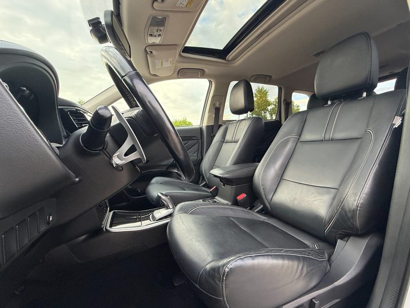 2018 MITSUBISHI OUTLANDER PHEV SE TOURING | One Owner | No Accidents — photo 9
