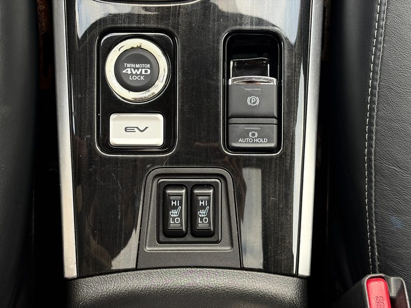 2018 MITSUBISHI OUTLANDER PHEV SE TOURING | One Owner | No Accidents — photo 20