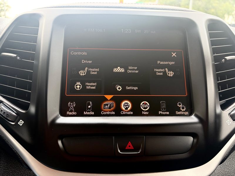 2015 JEEP CHEROKEE Trailhawk | Local Manitoba Vehicle — photo 18
