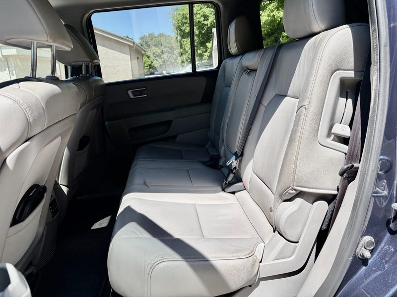 2015 HONDA PILOT EX-L AWD | Rear Entertainment | One Owner | No Accidents | 2 Sets of Tires — photo 16