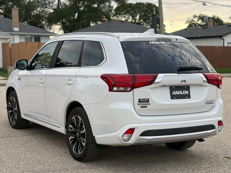2018 MITSUBISHI OUTLANDER PHEV SE TOURING | One Owner | No Accidents — photo 3