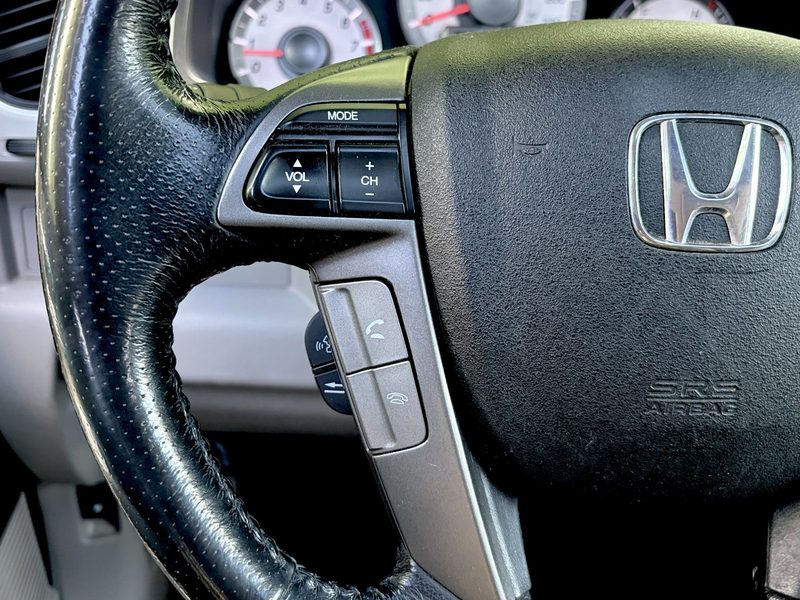 2015 HONDA PILOT EX-L AWD | Rear Entertainment | One Owner | No Accidents | 2 Sets of Tires — photo 11