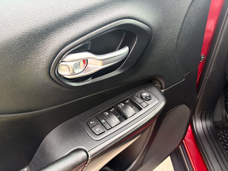 2015 JEEP CHEROKEE Trailhawk | Local Manitoba Vehicle — photo 10