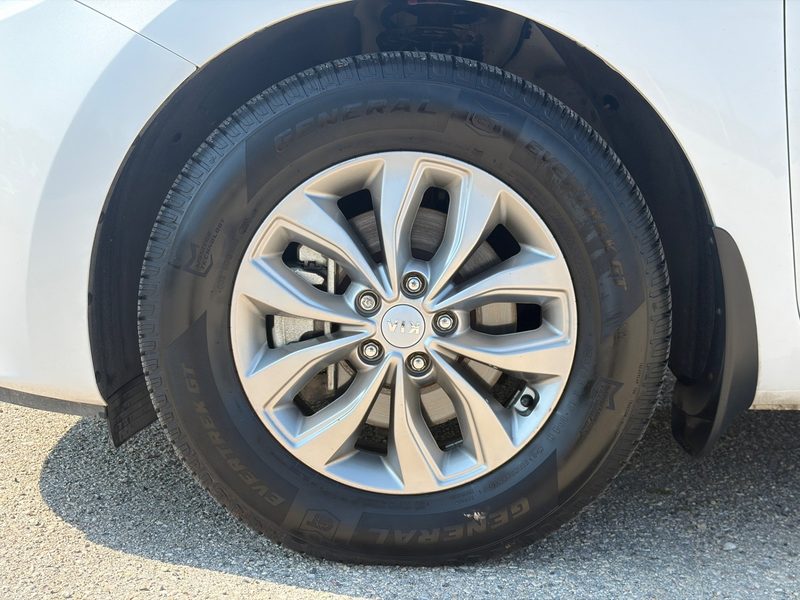 2020 KIA SEDONA LX+ | Power Doors | Heated Seats | 8 Passenger  — photo 35