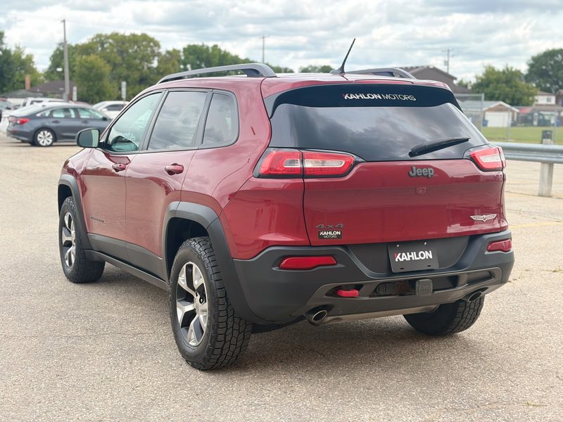 2015 JEEP CHEROKEE Trailhawk | Local Manitoba Vehicle — photo 3