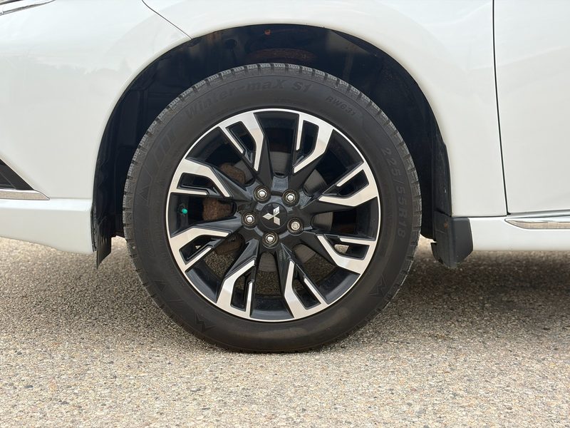 2018 MITSUBISHI OUTLANDER PHEV SE TOURING | One Owner | No Accidents — photo 25