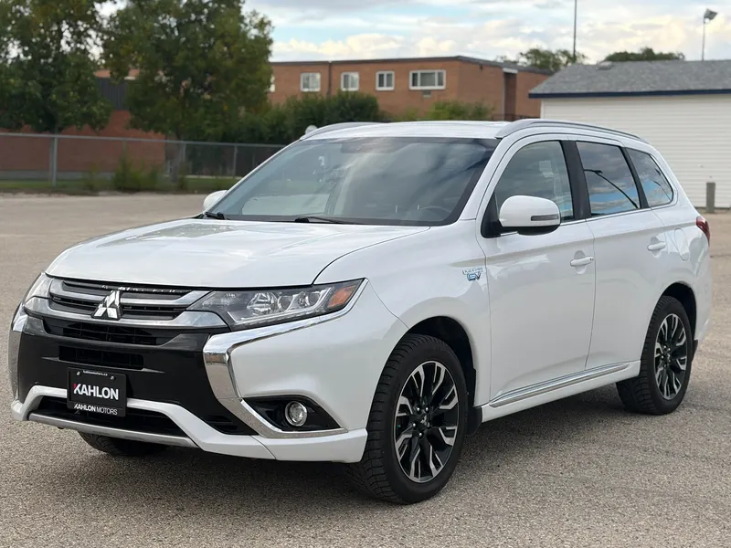 2018 MITSUBISHI OUTLANDER PHEV SE TOURING | One Owner | No Accidents — photo 1