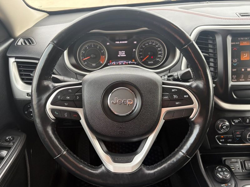 2015 JEEP CHEROKEE Trailhawk | Local Manitoba Vehicle — photo 16