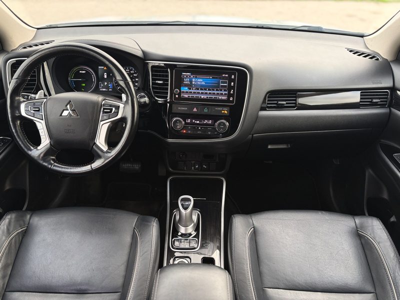 2018 MITSUBISHI OUTLANDER PHEV SE TOURING | One Owner | No Accidents — photo 8