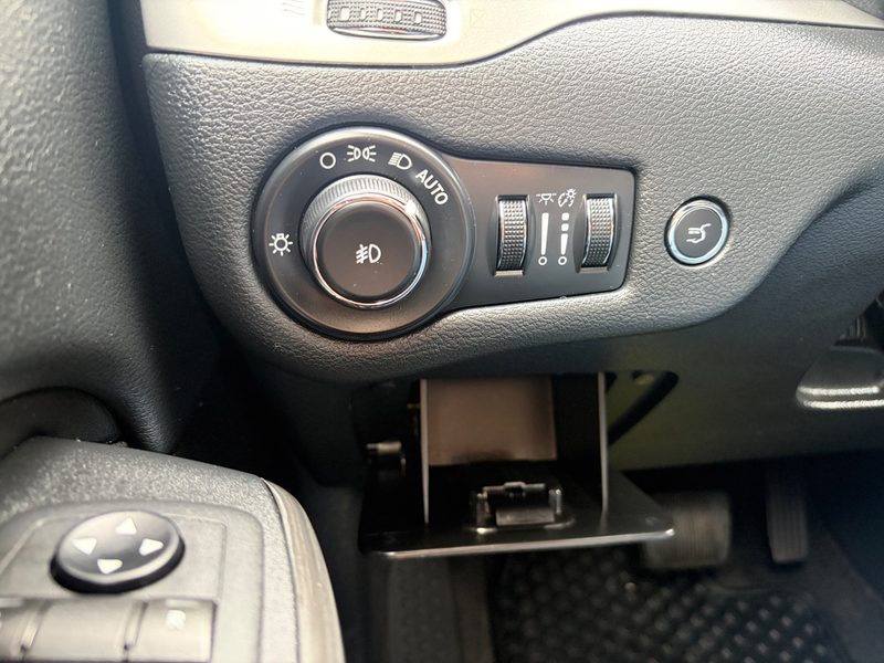 2015 JEEP CHEROKEE Trailhawk | Local Manitoba Vehicle — photo 28