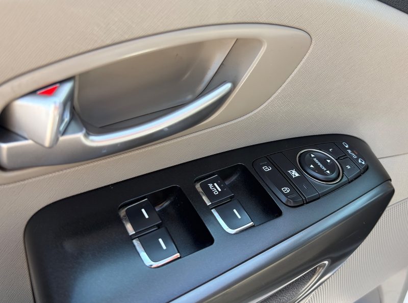 2020 KIA SEDONA LX+ | Power Doors | Heated Seats | 8 Passenger  — photo 17