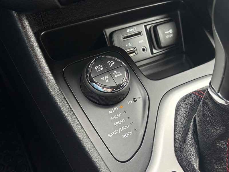 2015 JEEP CHEROKEE Trailhawk | Local Manitoba Vehicle — photo 21