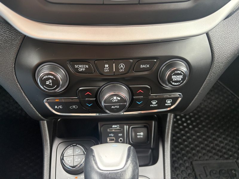 2015 JEEP CHEROKEE Trailhawk | Local Manitoba Vehicle — photo 20