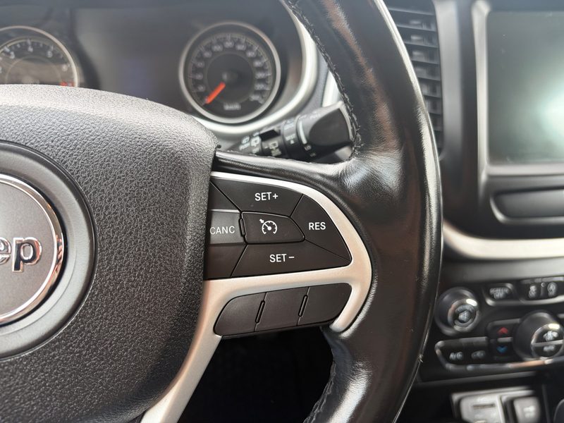 2015 JEEP CHEROKEE Trailhawk | Local Manitoba Vehicle — photo 27