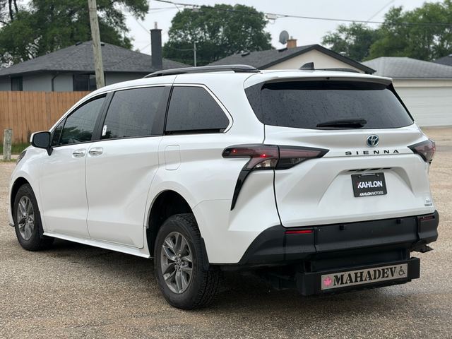 2024 TOYOTA SIENNA XLE Hybrid | Wheelchair Accessible Van for sale in Winnipeg, Manitoba