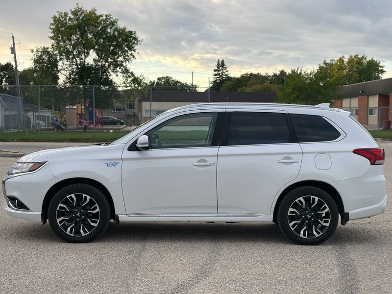 2018 MITSUBISHI OUTLANDER PHEV SE TOURING | One Owner | No Accidents — photo 2