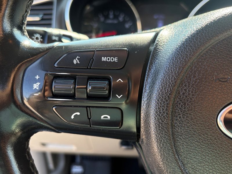 2020 KIA SEDONA LX+ | Power Doors | Heated Seats | 8 Passenger  — photo 21
